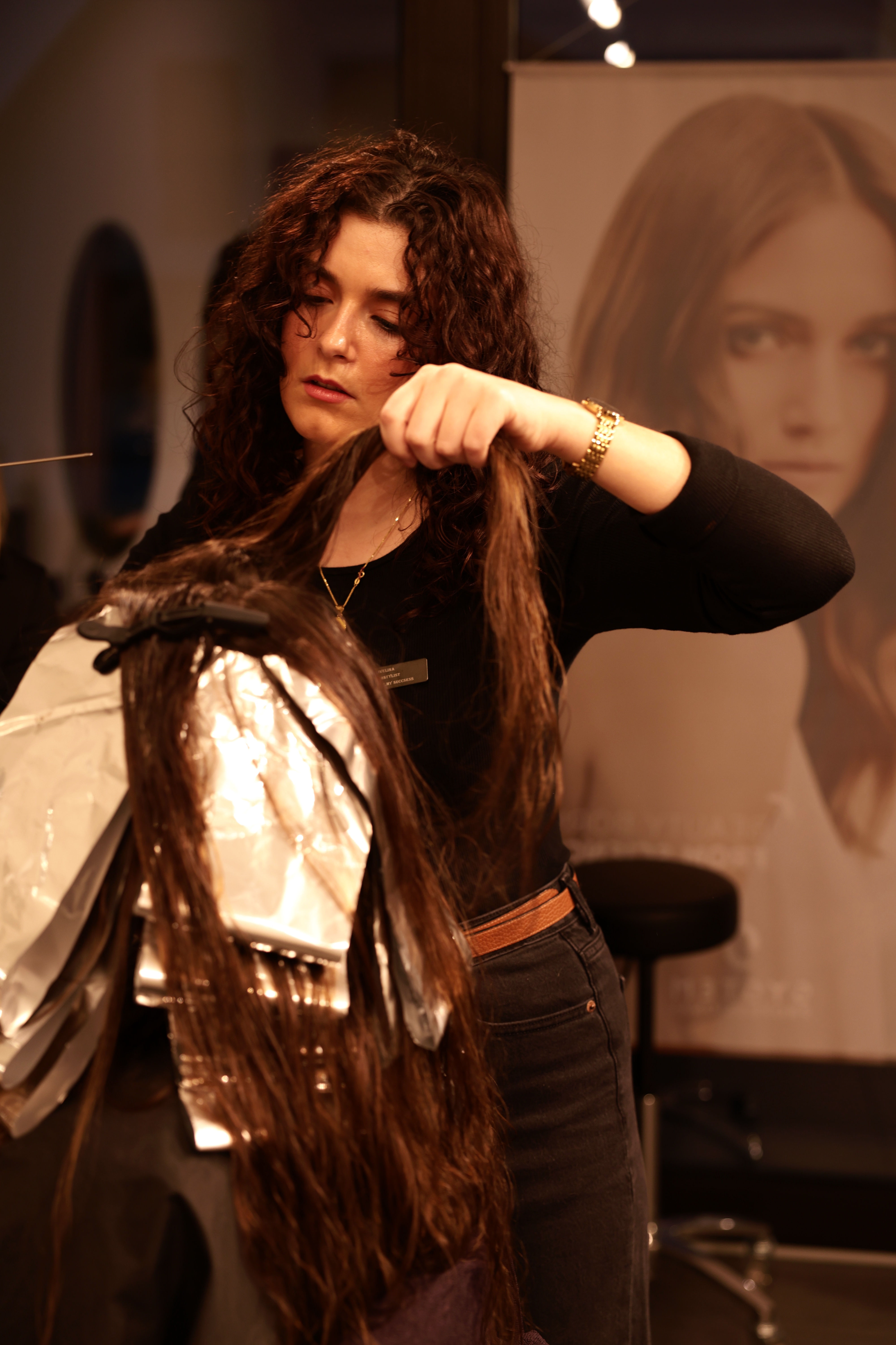 Team bei der Arbeit - professionelle Beratung und Styling im Salon