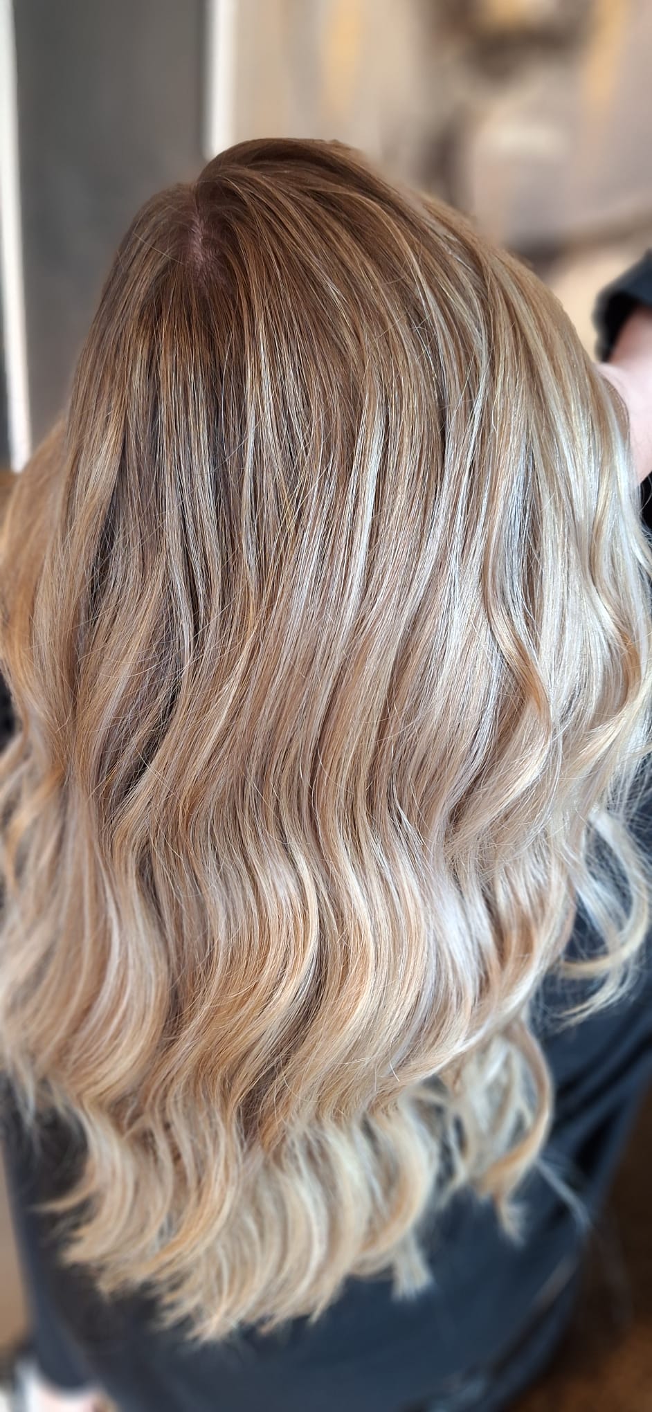 Moderner Haarschnitt - präzise Konturen und zeitgemäßer Style