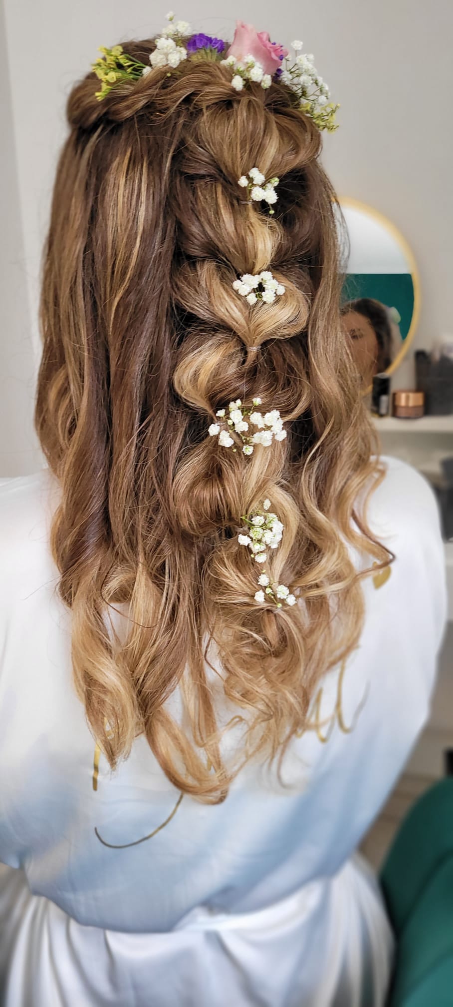 Stilvolle Brautfrisur - elegante Hochsteckfrisur für den besonderen Tag